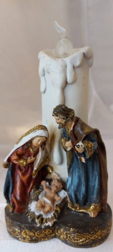 Nativit&agrave; candela - In resina. Altezza cm 13, larghezza cm 9.