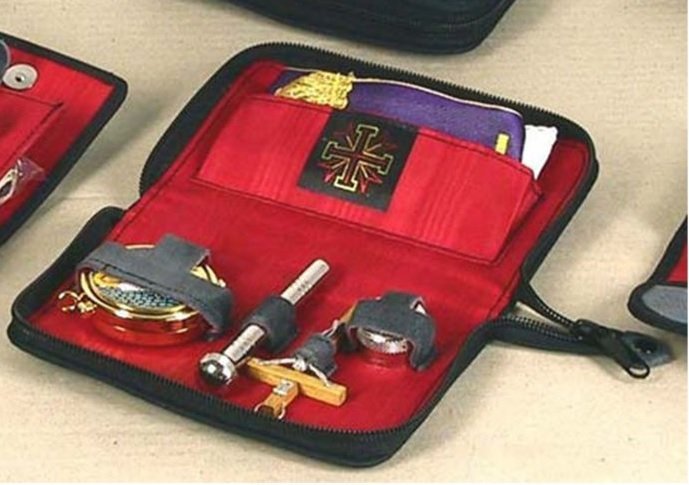 PORTA COMUNIONE CAMOSCIO CON SETTE OGGETTI