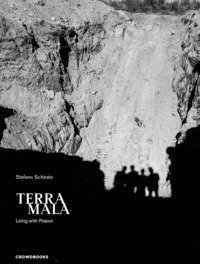 Terra mala. Living with poison. Ediz. italiana e inglese