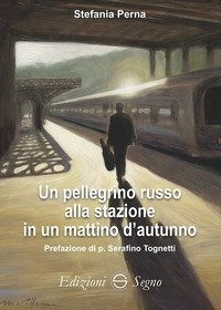 Un pellegrino russo alla stazione in un mattino d'autunno