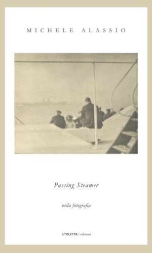 Passing steamer. Nella fotografia