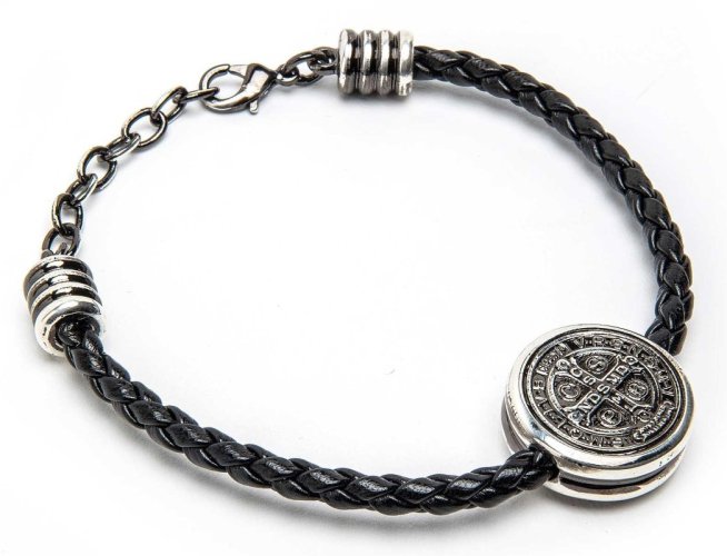 BRACCIALE IN PELLE COLOR NERO CON MEDAGLIA DI SAN BENEDETTO IN OTTONE OSSIDATA - 18 + 4 cm