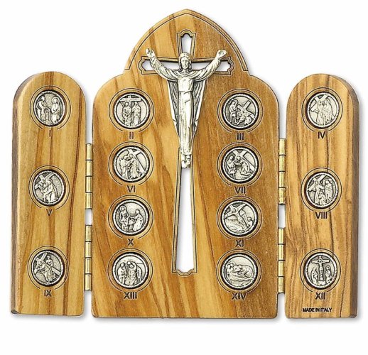 VIA CRUCIS IN ULIVO - Trittico in legno di ulivo e placche in metallo, misure 9.5 x 11 cm.