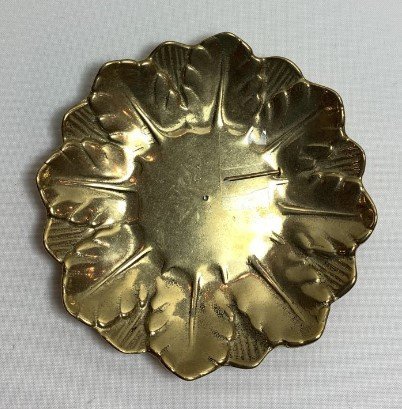 PIATTO FIORE CON CHIODO - Diamentro cm 13.