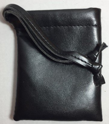 SACCHETTO PORTAVIATICO IN PELLE ECOLOGICA - Solo sacchetto. Misure: 10 x 10 cm. Colore nero.