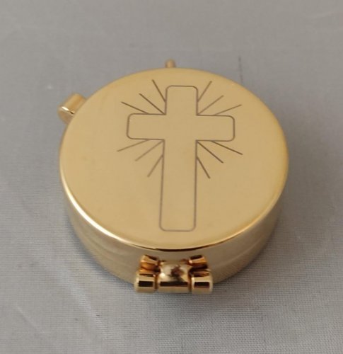 TECA CON CROCE INCISA - Diametro 4 cm, altezza 1.5 cm.