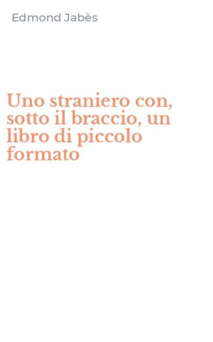Uno straniero con, sotto il braccio, un libro di piccolo formato