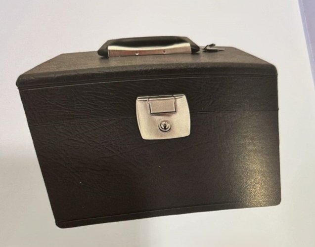 ASTUCCIO PER CALICE 27X17X18.5 CM - Elegante astuccio in pelle con interno foderato