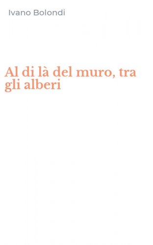 Al di l&agrave; del muro, tra gli alberi