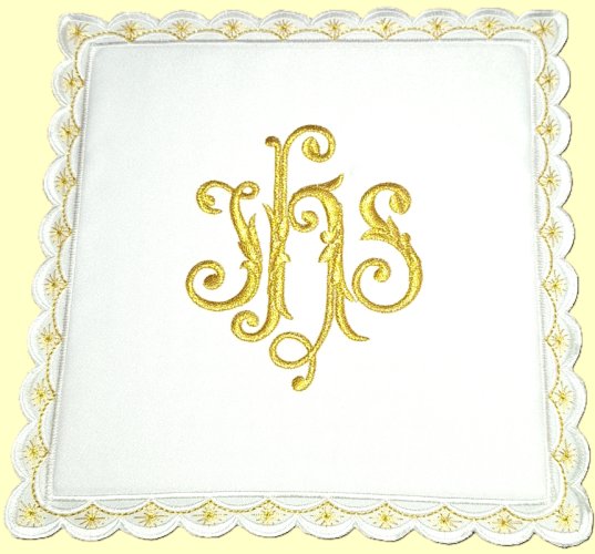 PALLA IHS RICAMO ORO SU BIANCO - Misure: 19,5 x 19,5 cm.